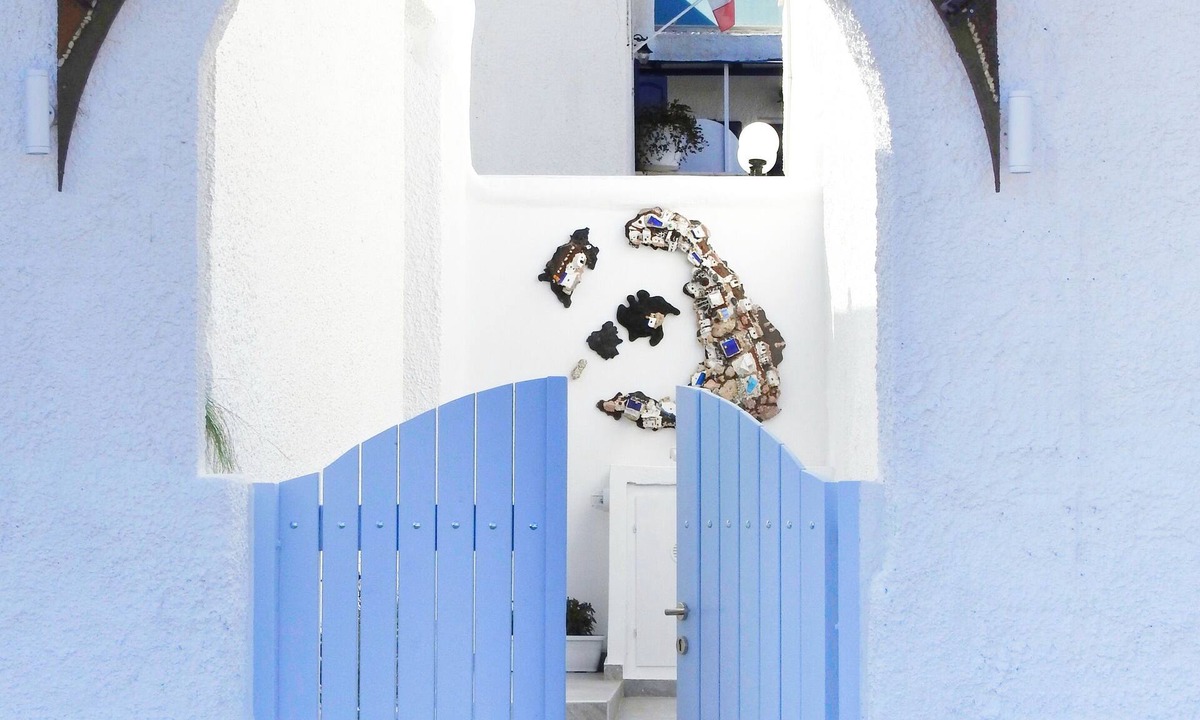 Perissa House | Άνετο σπίτι μόλις ένα λεπτό από την καλύτερη παραλία του νησιού!