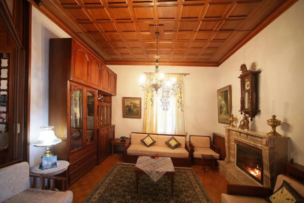 Kastoria House | Διατηρητέο Νεοκλασικό του 1934 με θέα στη λίμνη
