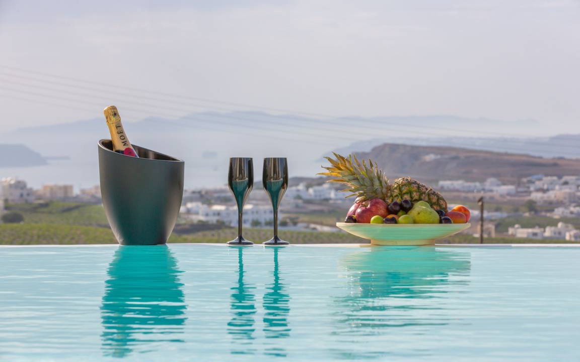 Santorini Villa | 120 m² Villa ∙ 3 bedrooms ∙ 8 guests