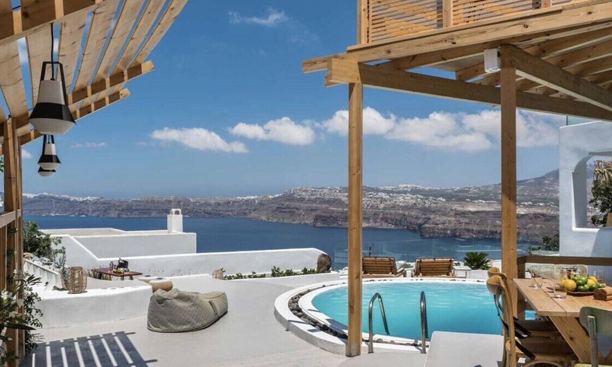 Akrotiri Villa | 2BR Gold Suite with Caldera View & Hot Tub