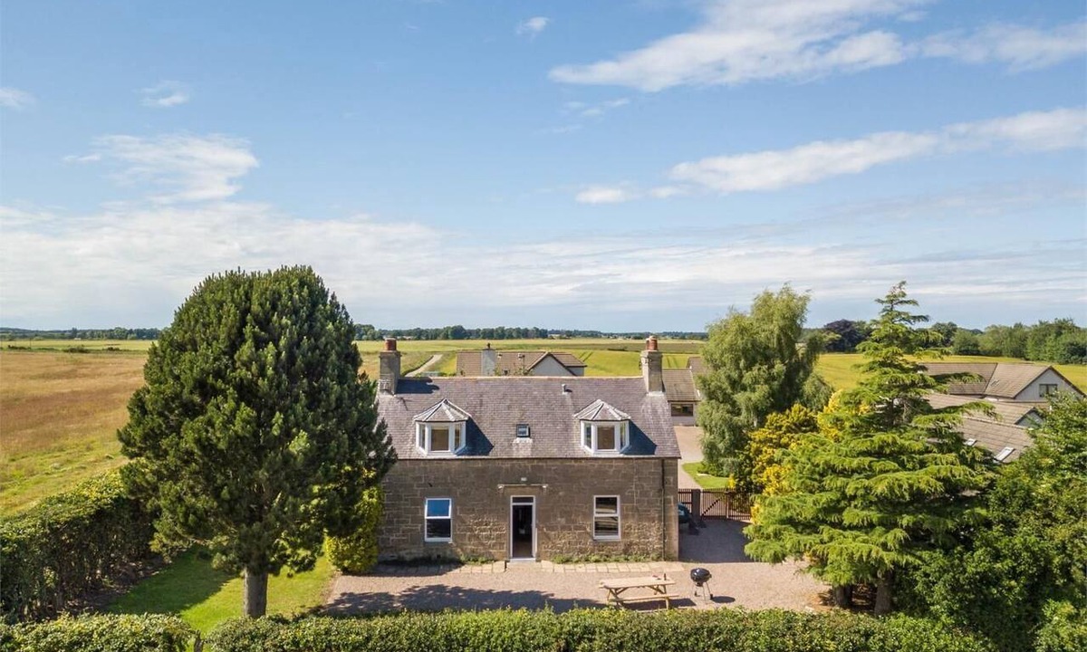 Elgin Cottage | 4 Bed in Elgin (oc-ca294)