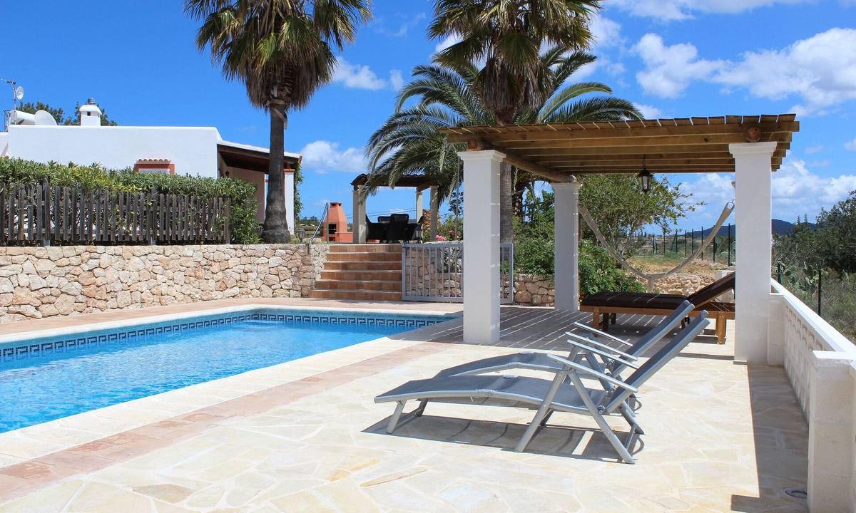 Sant Josep de sa Talaia Villa | A villa great for couples and families, gated pool & WiFi, BBQ and panorama view
