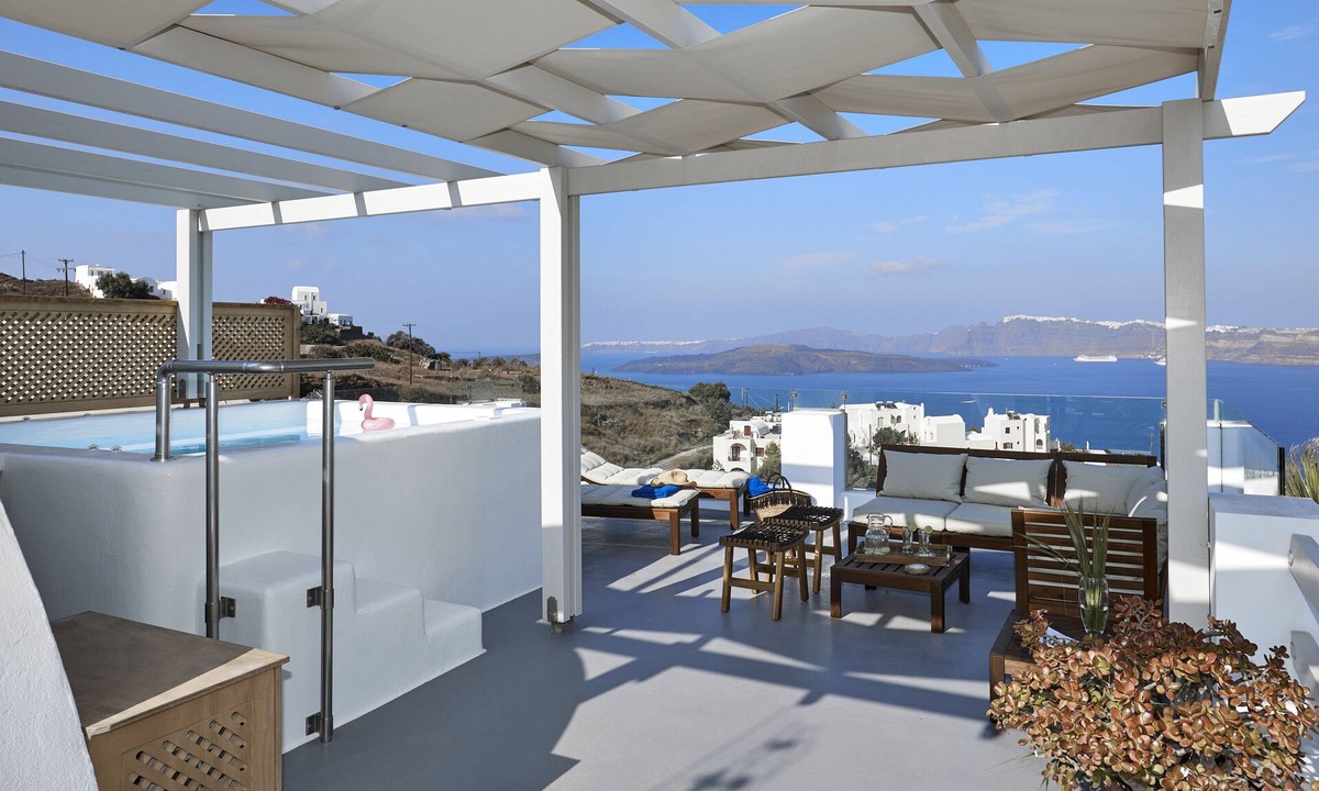 Akrotiri House | Admiral's House with Terrace Jacuzzi and amazing Caldera views, Family friendly