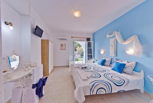 Koukounaries Apartment | Aelia Studios