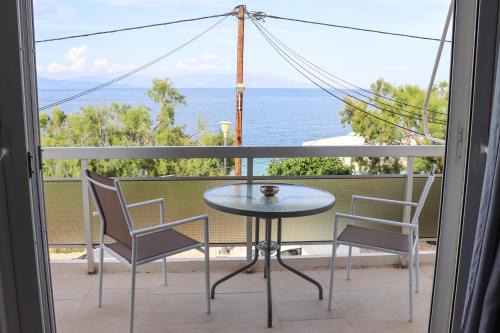 Paralia Porovitsis Apartment | Akrata Beachfront