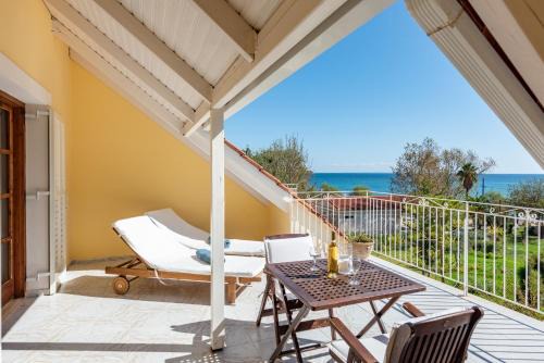 Kateleios Hotel | Albouro seafront apartments