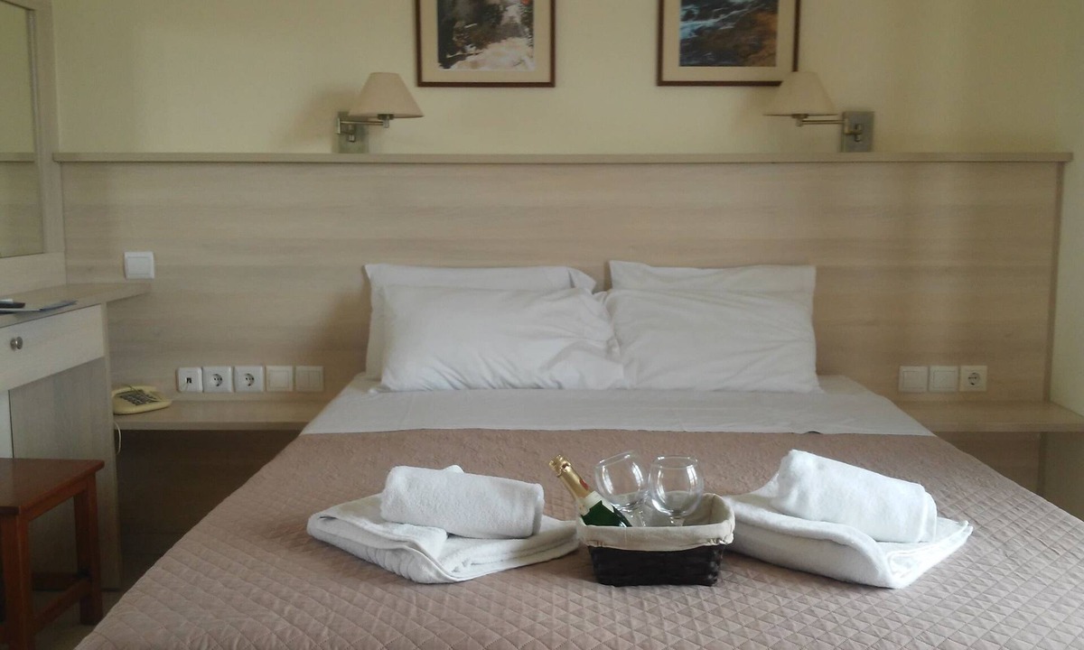Kato Galatas Hotel | Alexandros Studios