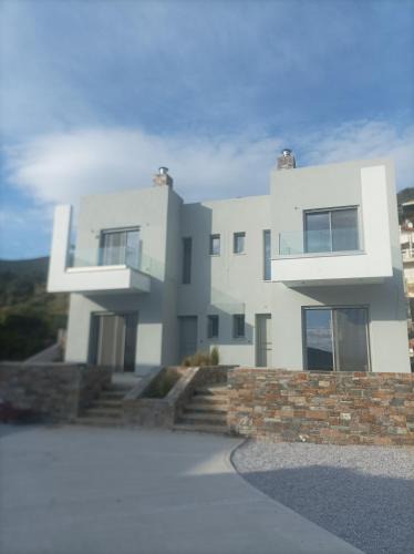 Kymi-Aliveri House | Almira Suites by the sea 2