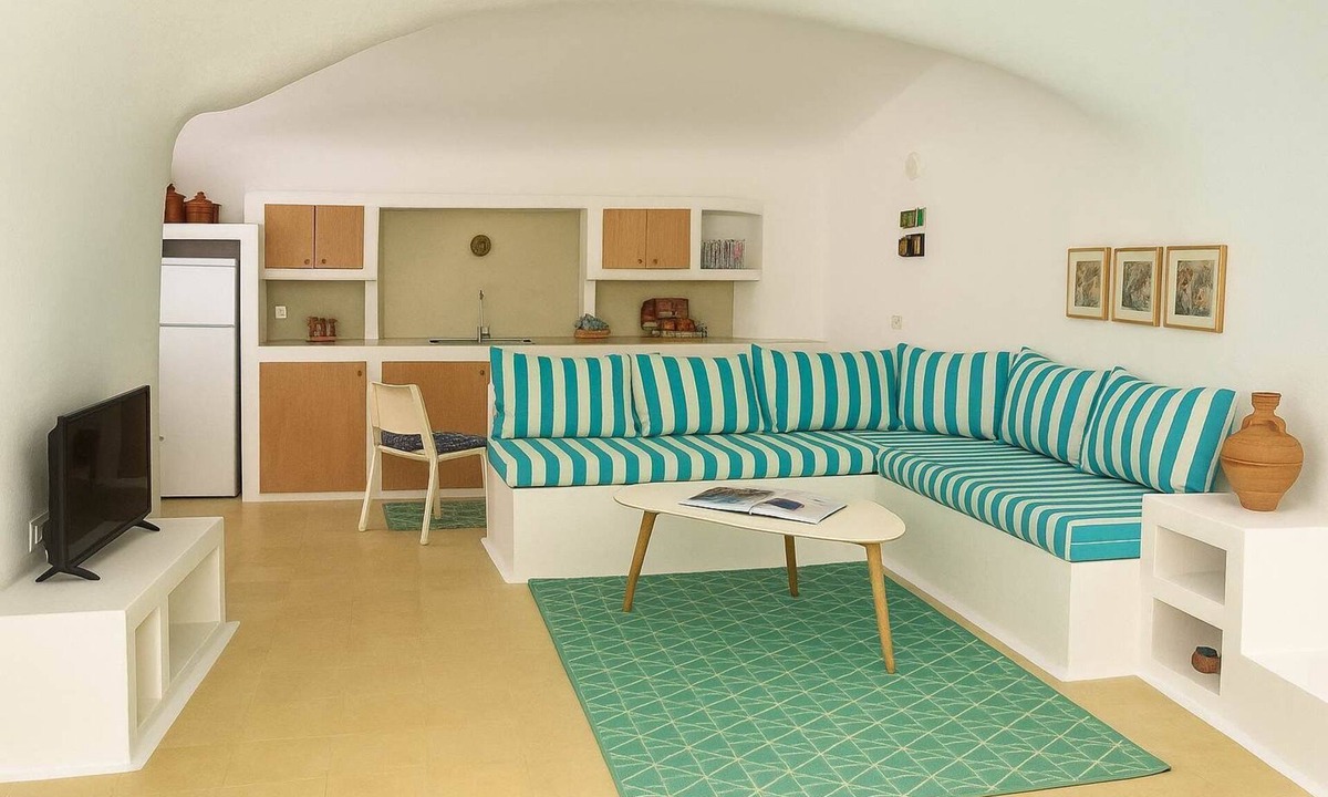 Akrotiri Apartment | Amphora Cave Seaside Retreat in Akrotiri