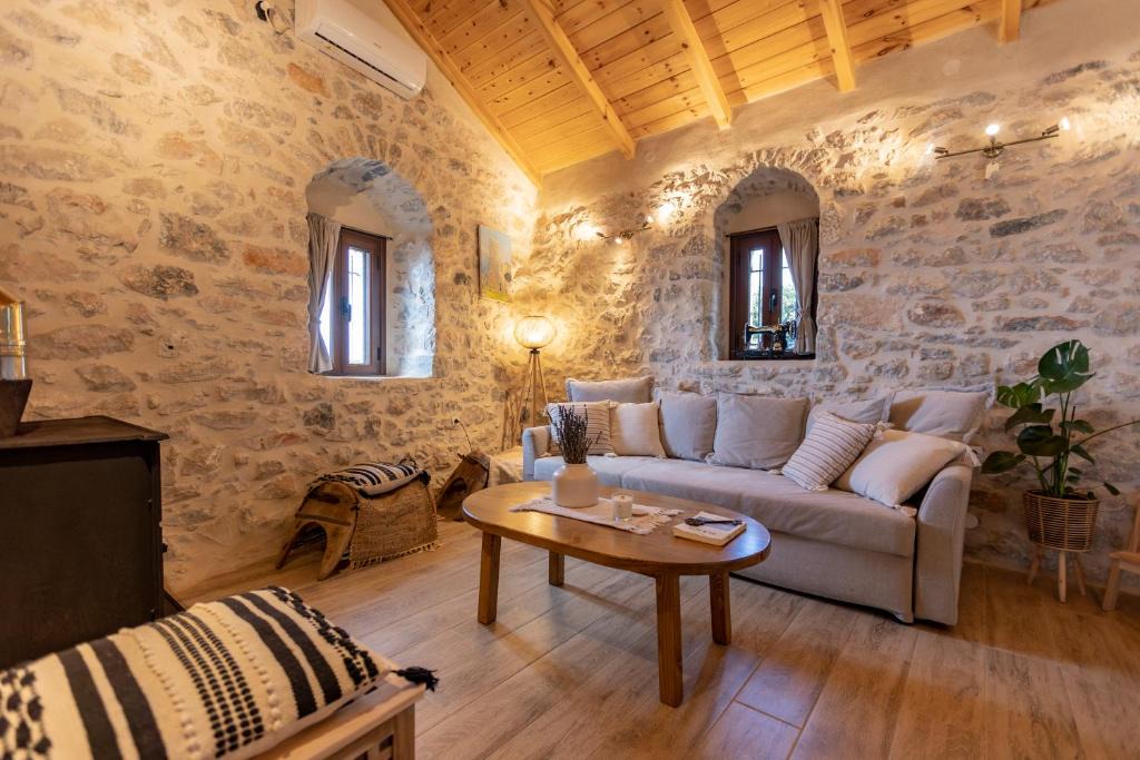 Areopoli House | Anemolithos Mani's House