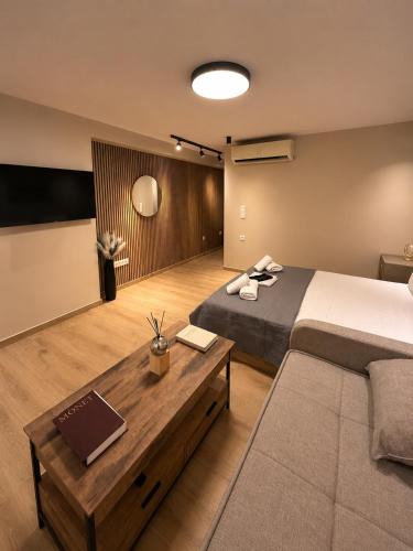 Markopoulon Apartment | Antonio Airport Loft-FREE AIRPORT SHUTTLE
