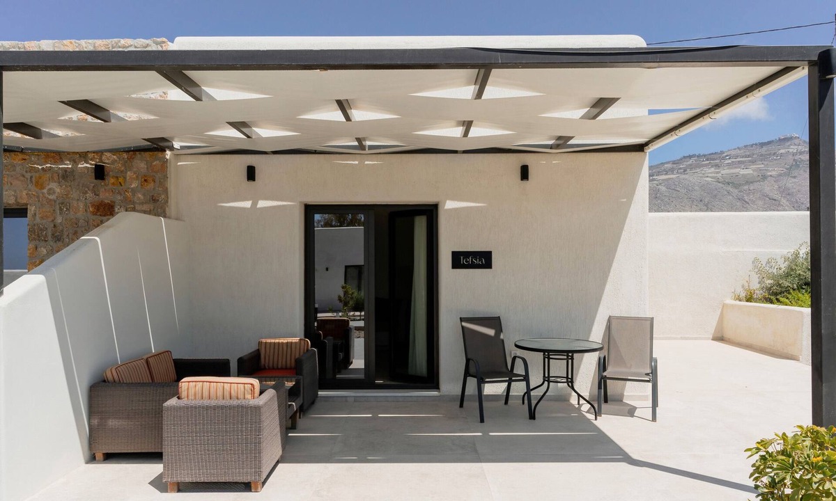 Agios Georgios House | Apartment In A Hotel 'Villa Basilca Tefsia' with Private Garden, Wi-Fi and Air Conditioning