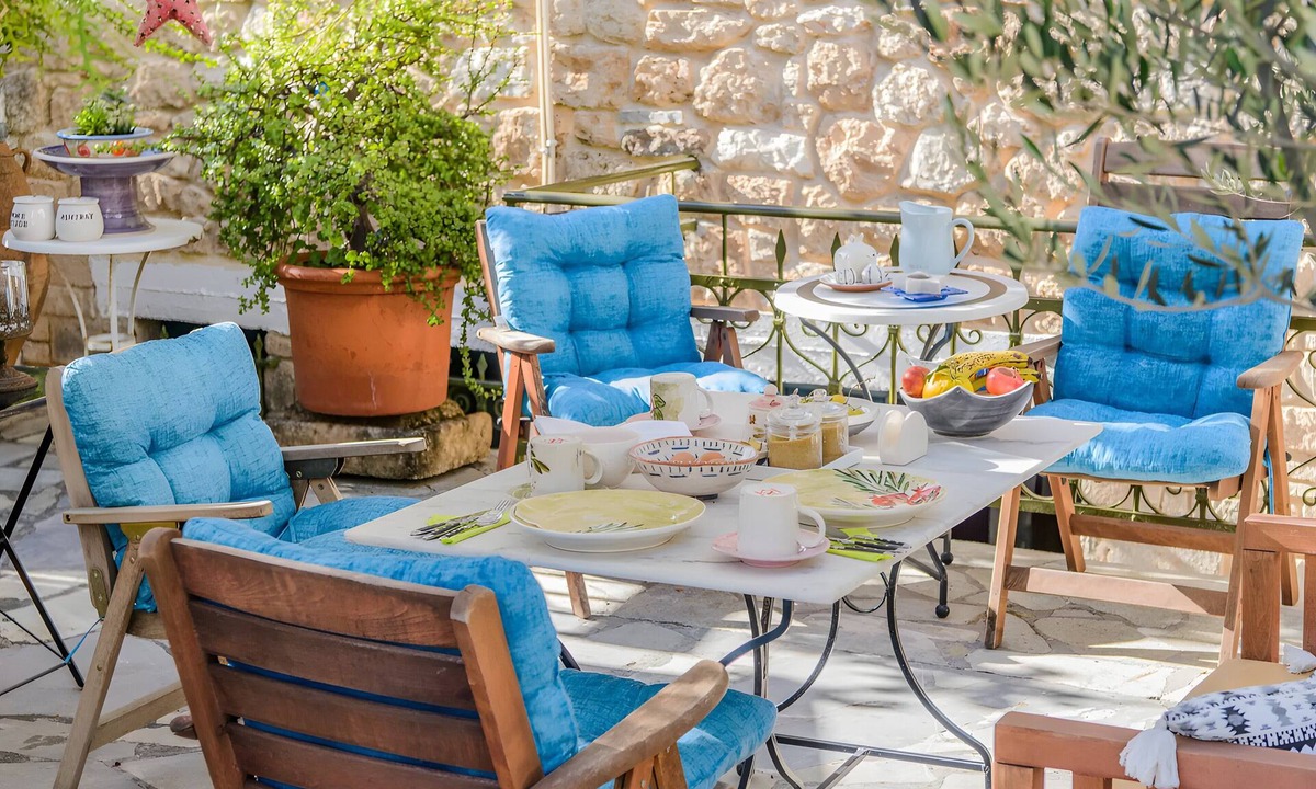 Aegina Town Apartment | Apartment in Aparthotel 'Unit 5' with Private Terrace, Wi-Fi and Air Conditioning