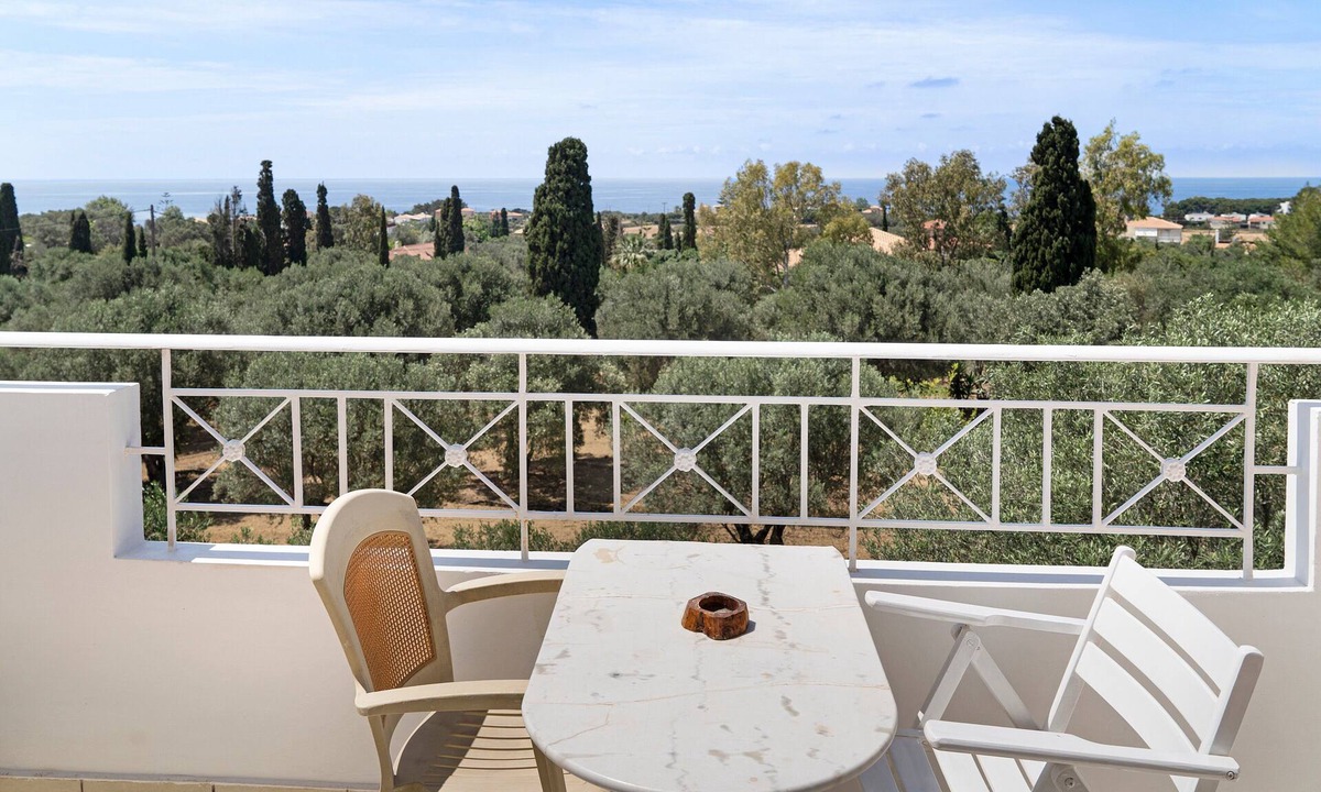 Svoronata Apartment | Apartment 'Sea View 1' with Shared Pool, Wi-Fi and Air Conditioning