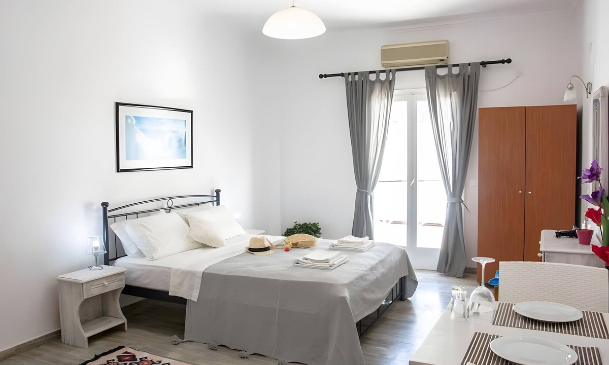 Kamari Apartment | Apartment 'White Wave Studio 1' with Sea View, Wi-Fi and Air Conditioning