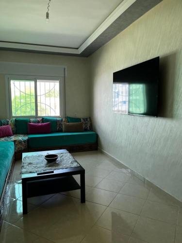 Martil Apartment | Appart situé au centre de Martil ,moderne près de la plage ,de l'aéroport Tetouan et vue sur lac