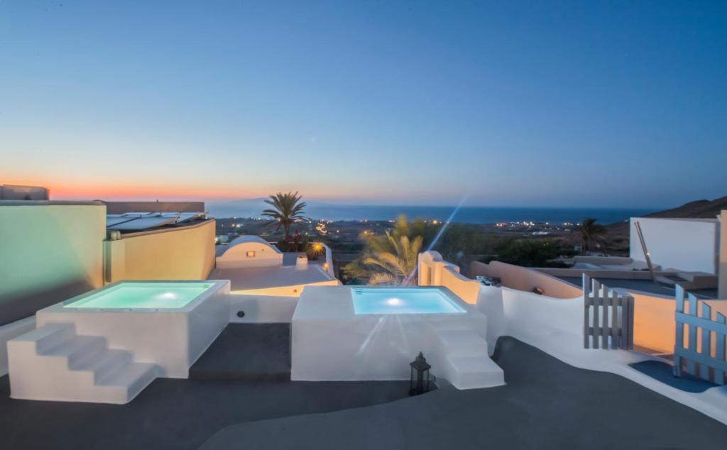 Finikia Apartment | AQUA SERENITY LUXURY SUITES SANTORINI