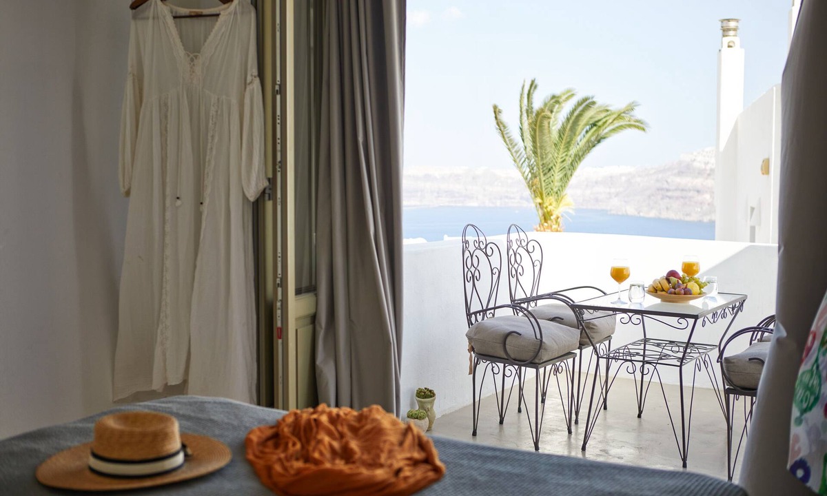 Akrotiri House | Arvanitis Cave Village