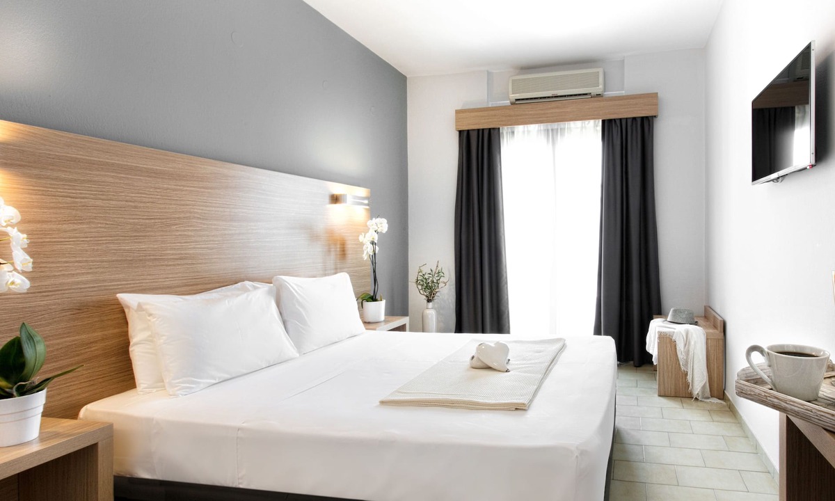 Skiathos Town Hotel | Atlas Hotel Skiathos