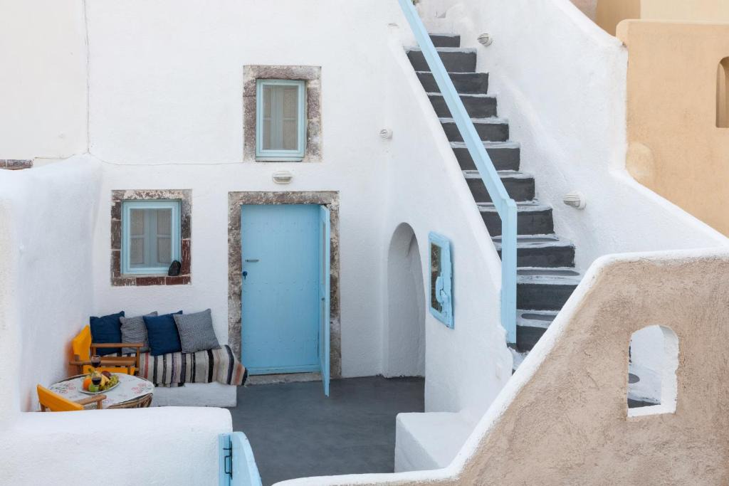 Emporio Apartment | Black Rock Traditional Rooms
