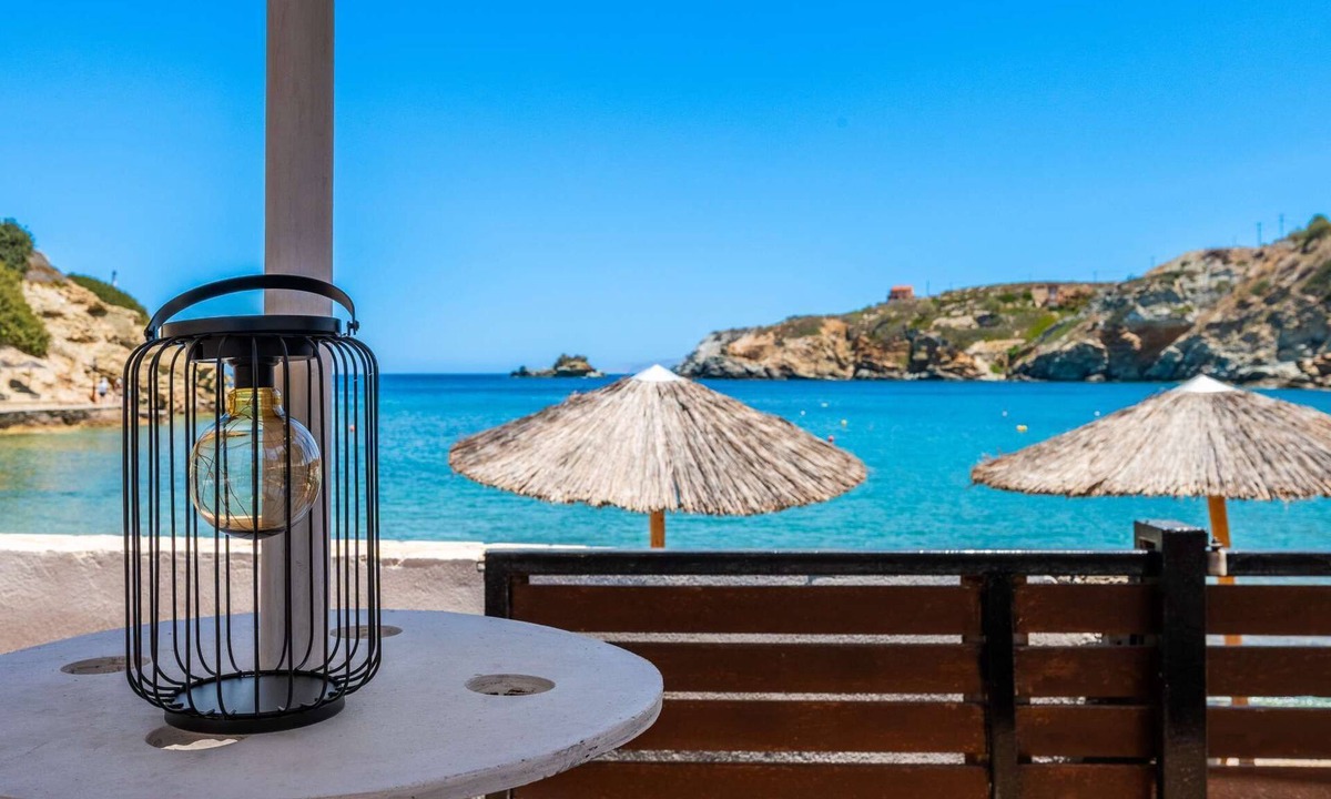 Lygaria House | BlueGreen Holiday Homes – Barefoot to Pool & Beach