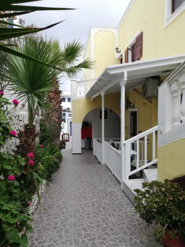 Karterados Apartment | Christina Pension