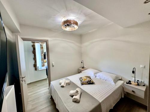 Karystos House | Cipollino Place