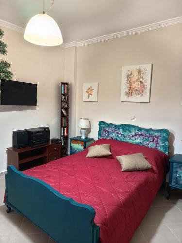 Istiaia-Aidipsos House | Cozy Boutique Village Home with Garden BBQ and Playground