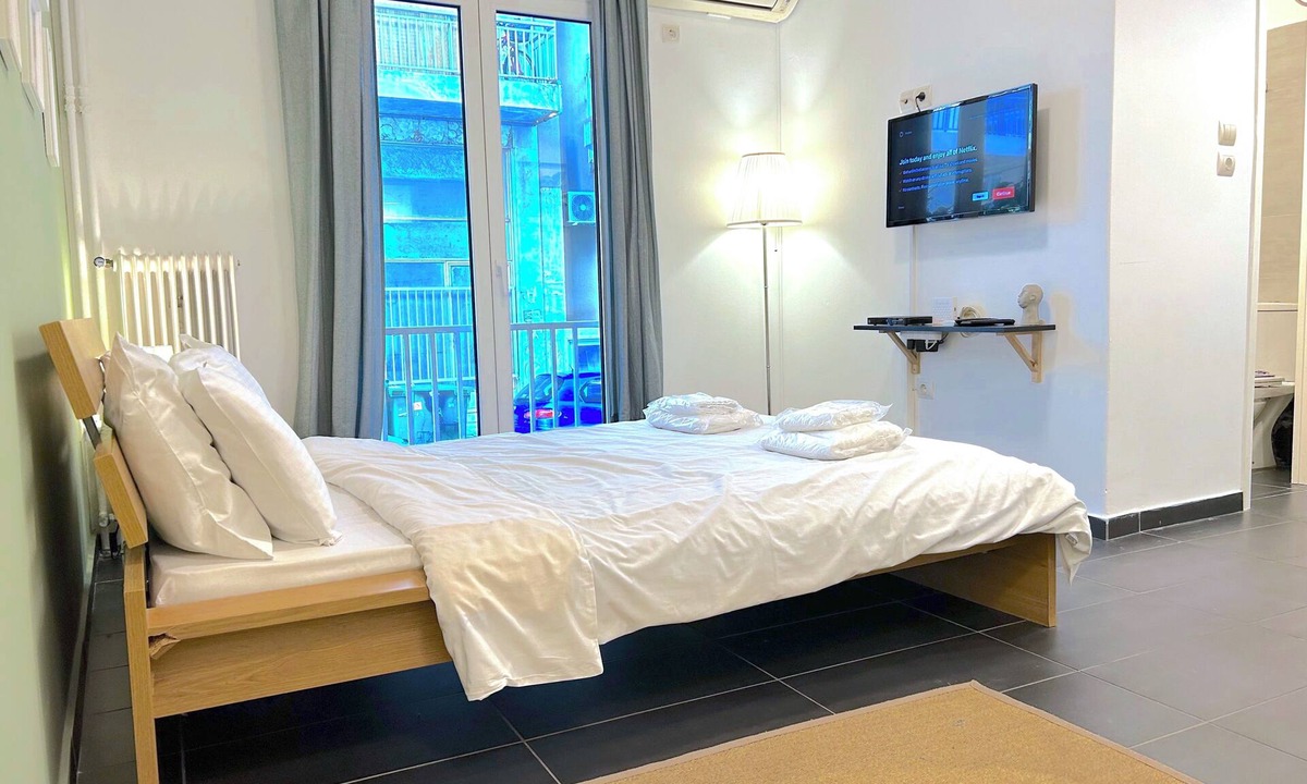 Ilisia Apartment | Cozy Studio Near City Center I Walk to Metro