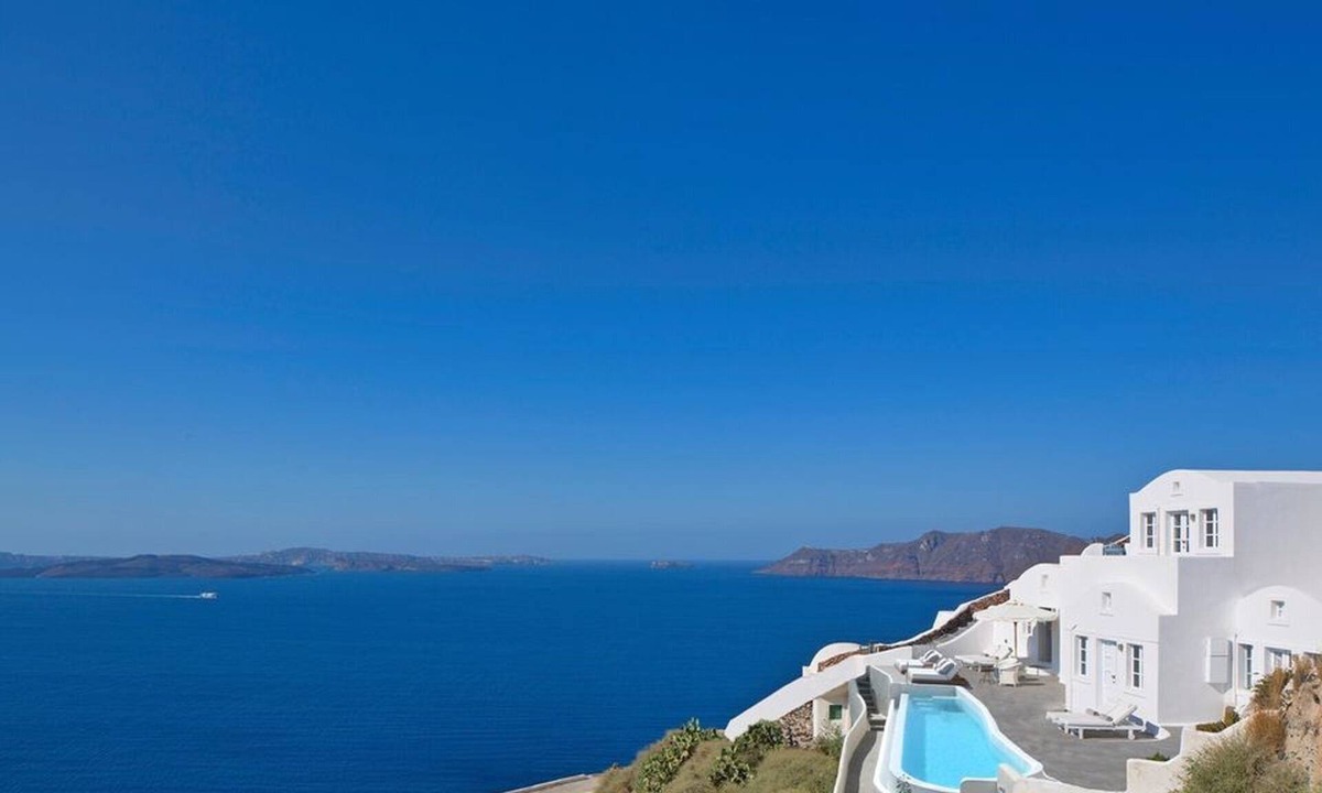 Oia Villa | Dazzling Santorini Villa | 3 Bedrooms | Villa Il Vento | Heated infinity pool |.