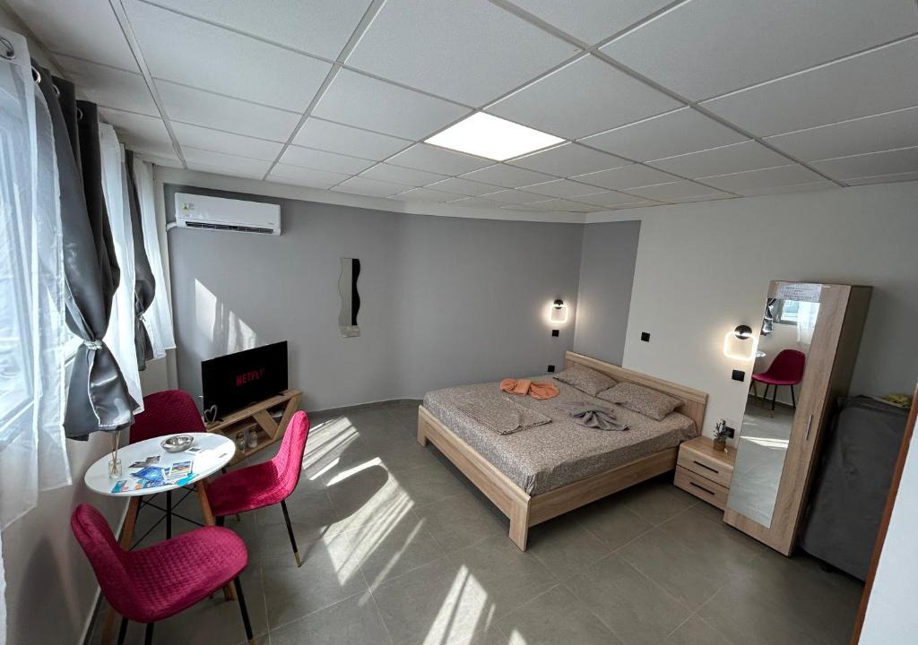Vardaris Apartment | Debbies rooms 8