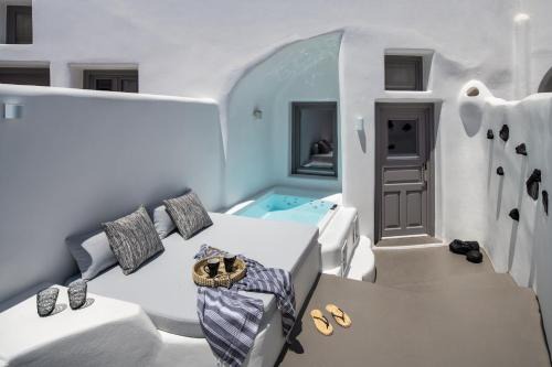 Cave | Fira