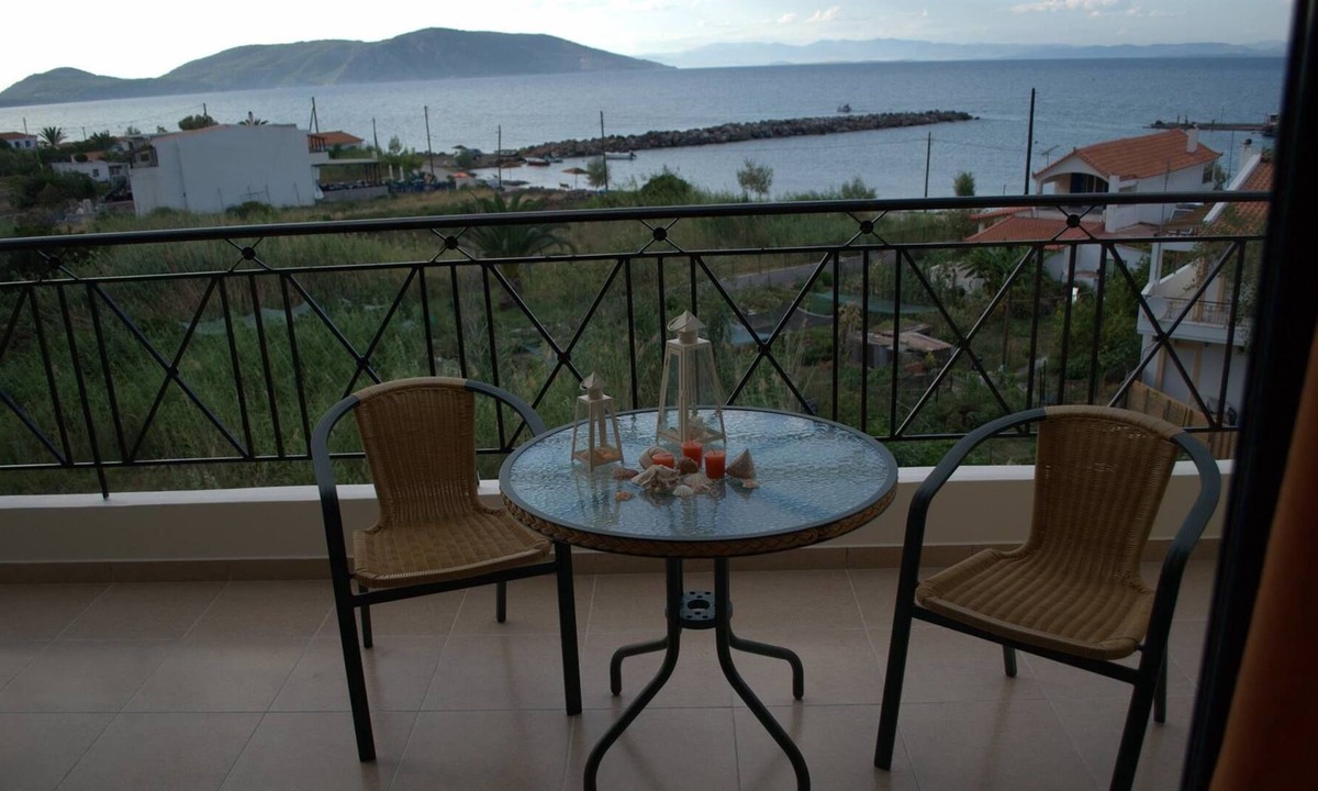 Agios Georgios Apartment | Eleftheria's Studio