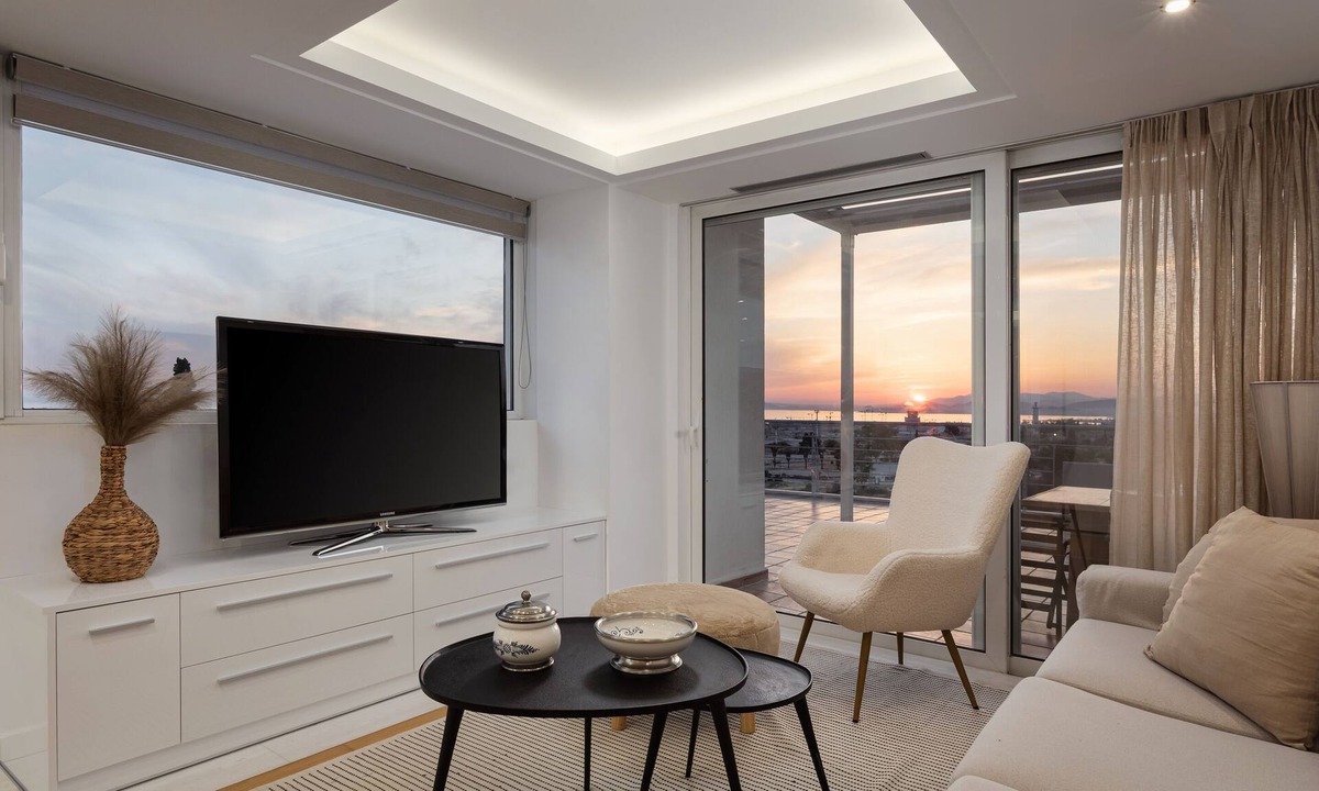 Glyfada Apartment | Ellinikon 360 Rooftop | Char. Trikoupi 2 | Glifada 166 75, Bill & John Villas