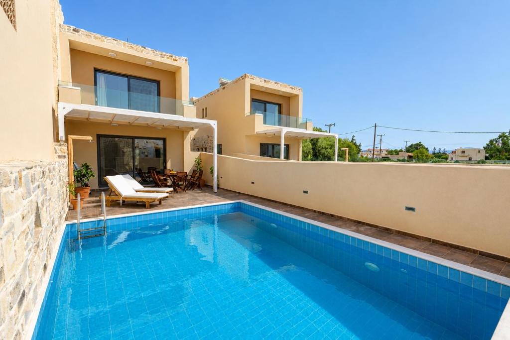 Kokinos Pirgos House | ELMARA Luxury Villas next to the beach