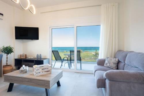 Stavromenos Apartment | Endless Blue Escape, Sea View Apartment