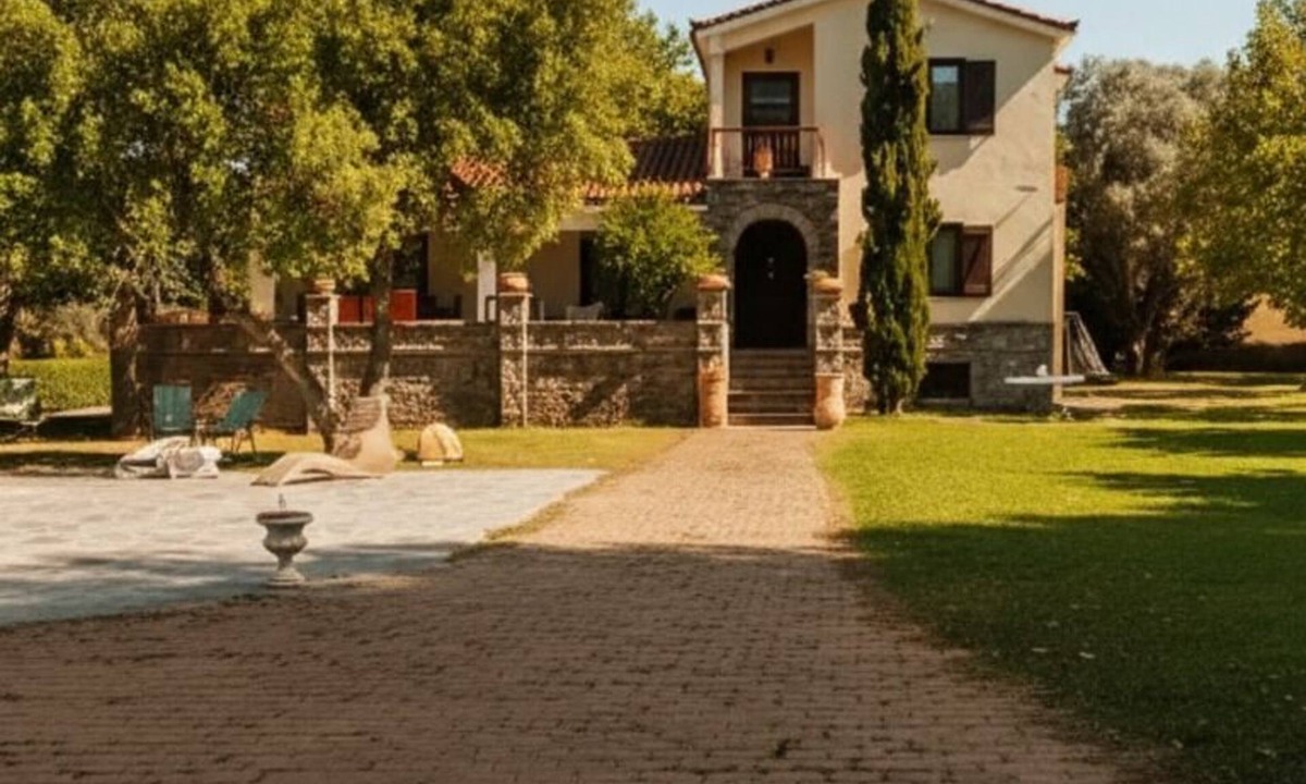 Marathon Villa | EstateVillaOinoi Retreat