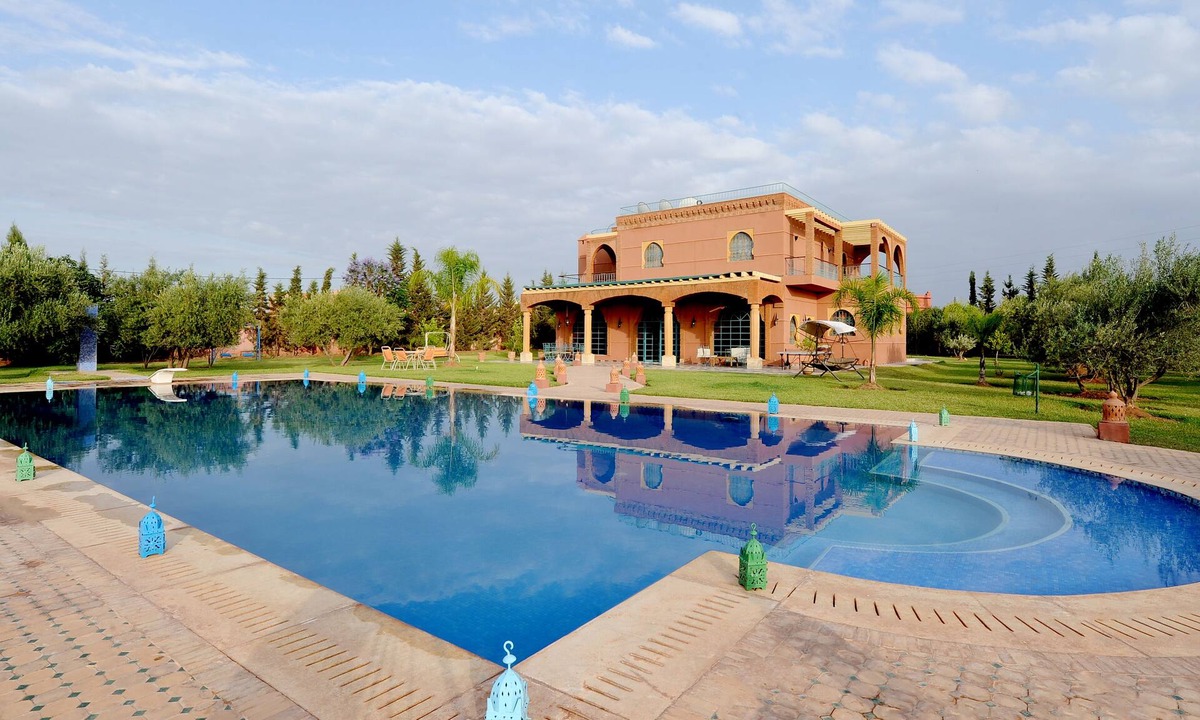 Oulad Hassoune Villa | Family villa Dar MOUDAR Marrakech - XXL pool & garden - services