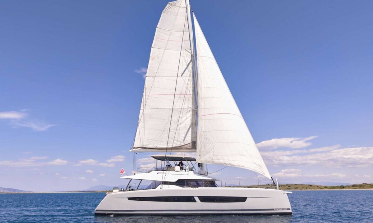 Alimos Boat Rental | Floating Villa: Yacht Vacation with Captain & Chef - 10 Guests - 66 Ft