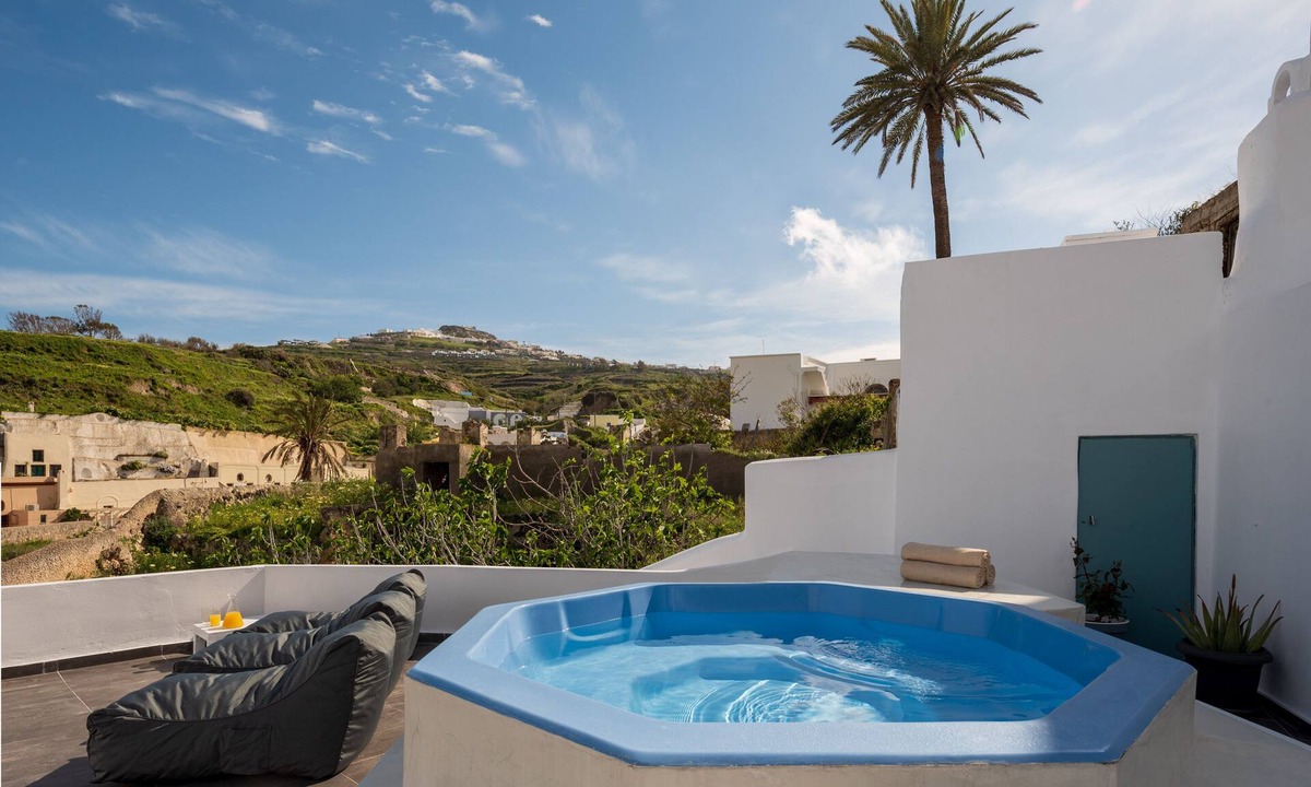 Messaria House | For All Seasons Mansion - Senior Cave Apartment with plunge pool