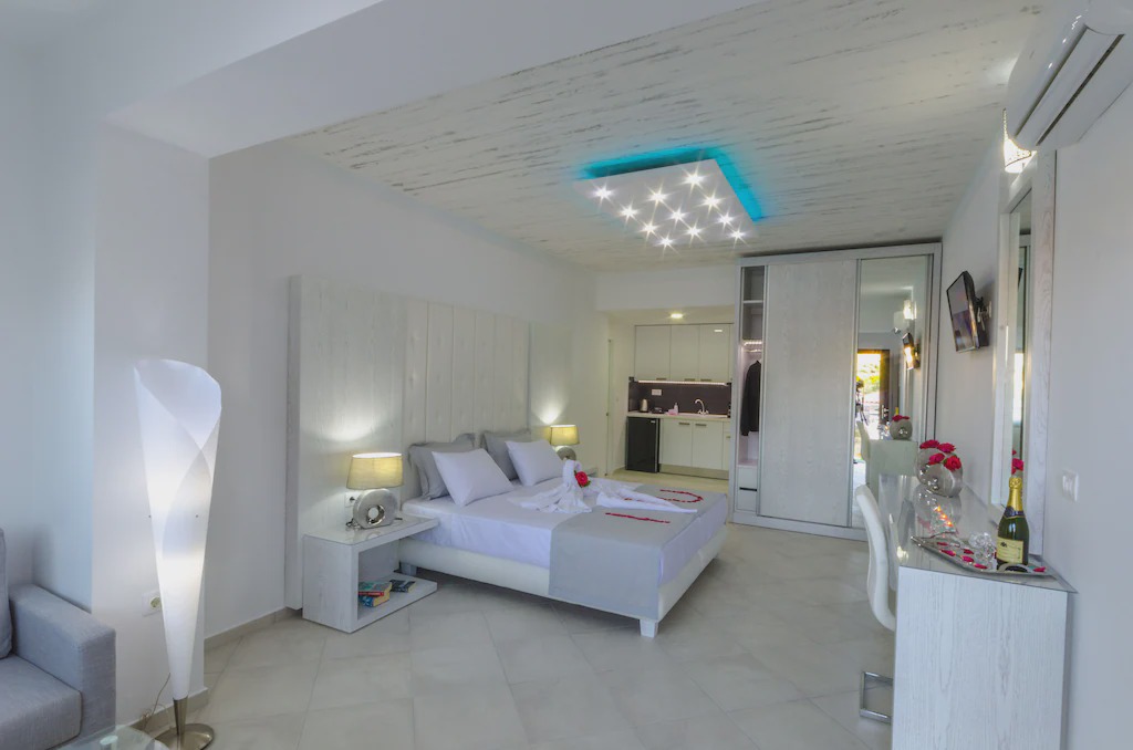 Skiathos Town Villa | Ftelia Luxury Studios - 'Quattro' (studio 1/2) - built 2017