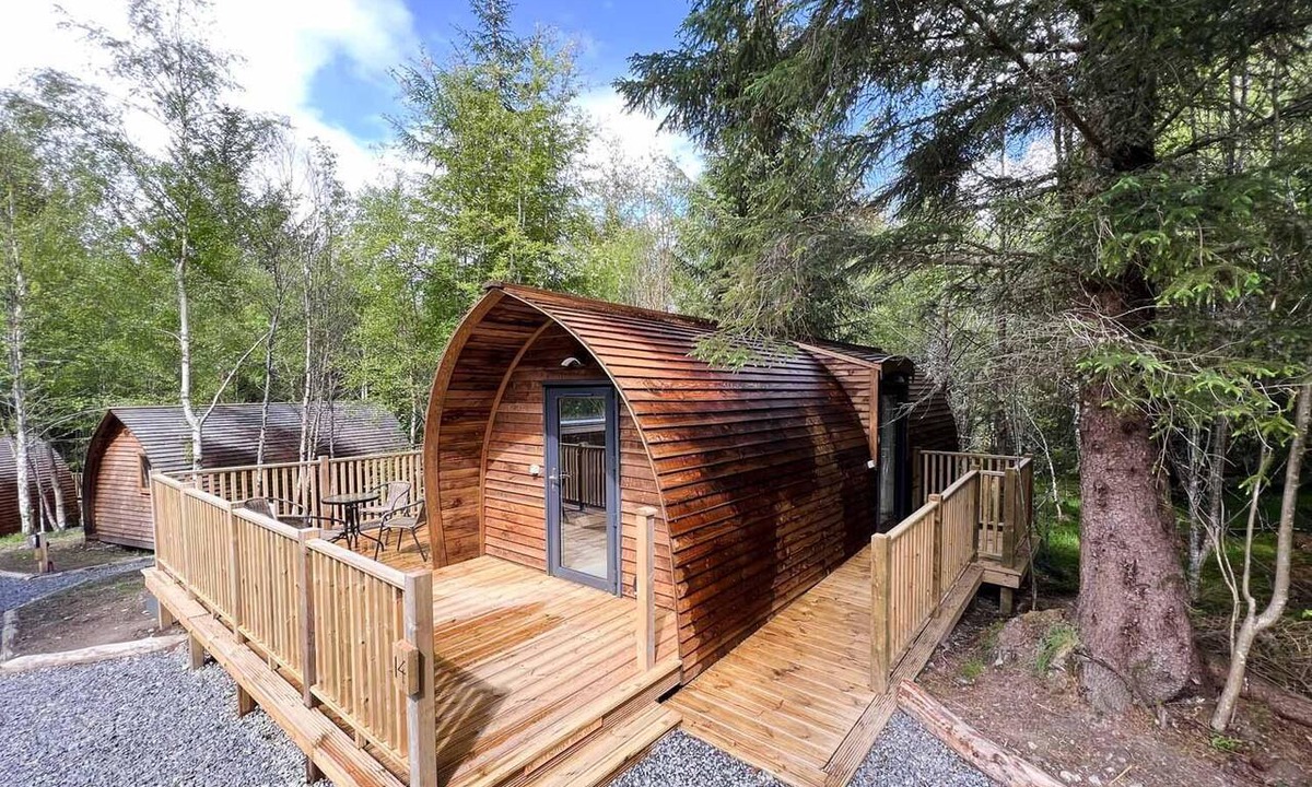 Tomintoul Cabin | Glenlivet Glamping in a Cosy Wooden Lodge - Dog Friendly