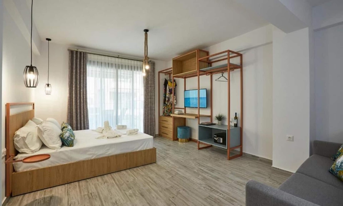 Paralia Dionysiou Hotel | GreyStone Suites