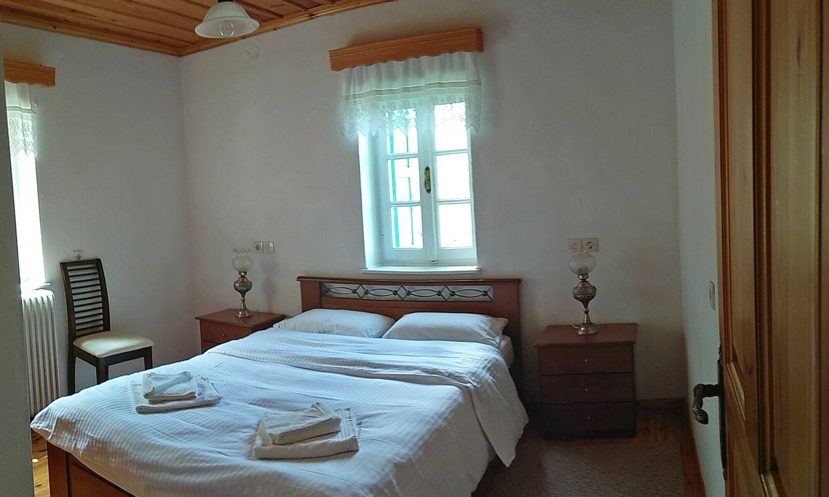 Mikro Papigko House | Guesthouse IRO