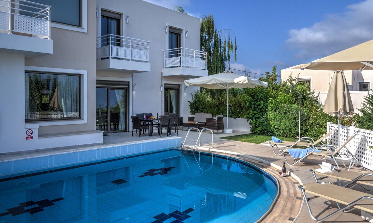Skouloufia Villa | Hillside villa surrounded by nature