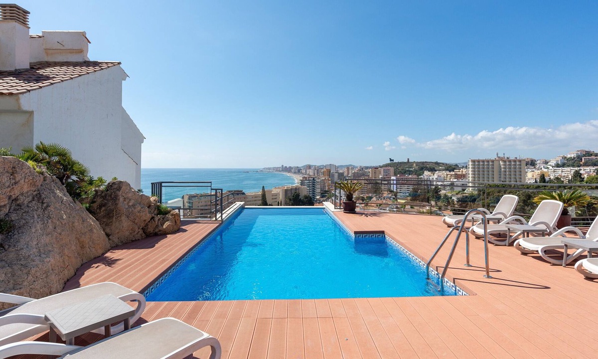 Torreblanca House | Holiday Home '4 Bed Townhouse with Stunning View' with Sea View and Air Conditioning