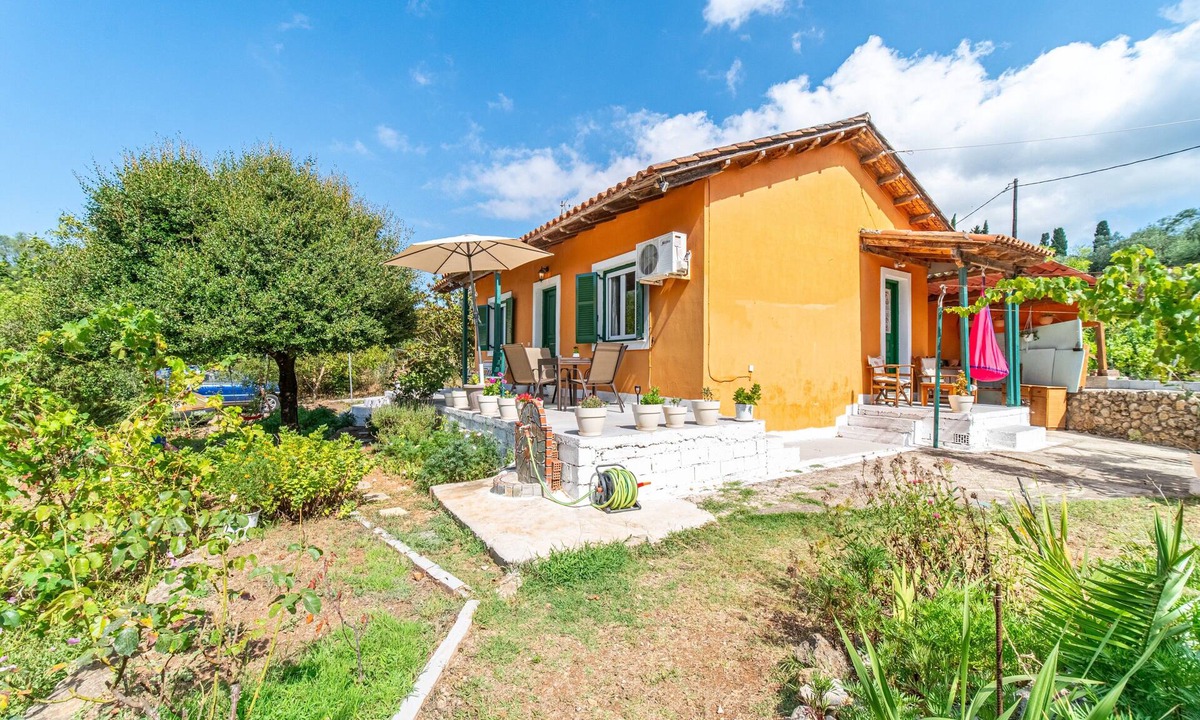 Parelia House | Holiday Home "Edem Garden" with Mountain View & Wi-Fi