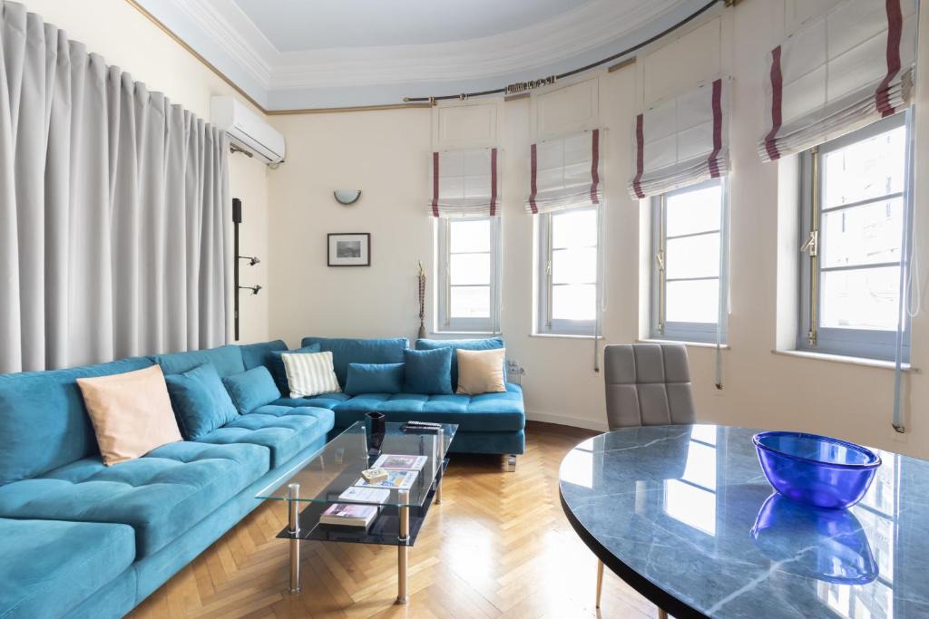 Plaka Apartment | Ideal 4 bdr Apartment in Plaka for 10!