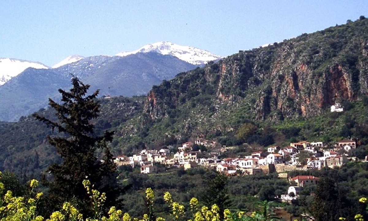 Makhairoi Apartment | Kamares – a restaured Venetian domain retreat