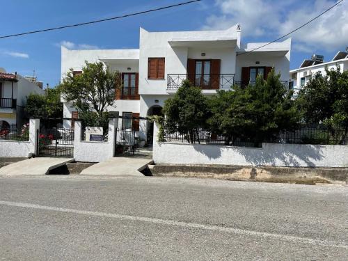 Skopelos Town Apartment | Karagiozos Studios & Apartments